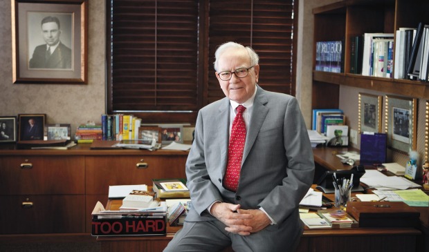 Gününün %80’i kitap okumakla geçiyor: Warren Buffett’ın önerdiği 21 kitap!